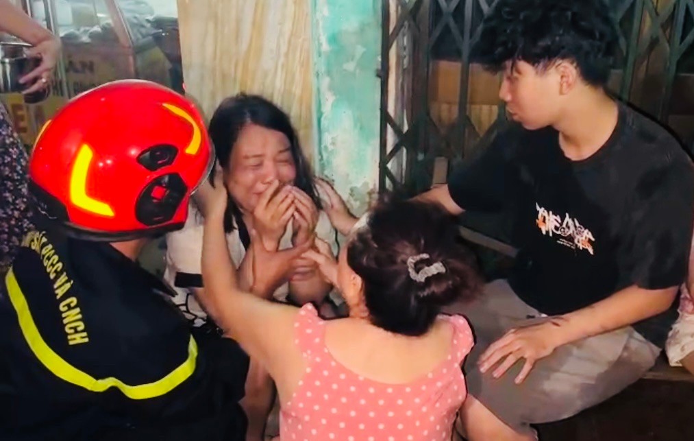 Phòng Cảnh sát PCCC về CNCH: Cứu 05 người khỏi vụ cháy nhà dân ở đường Nguyễn Bình, phường Gia Viên